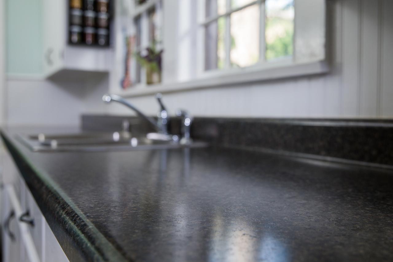 what type of paint to use on laminate countertops