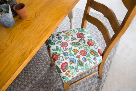 Dining chair 2024 cushion pattern