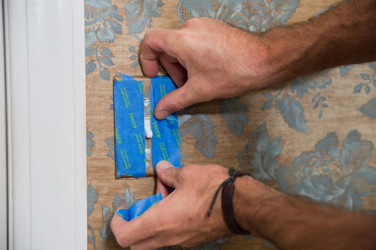 How to Remove Wallpaper in a Few Simple Steps | HGTV