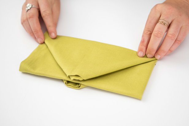 Wow your guests this Christmas with a Christmas tree-shaped napkin.