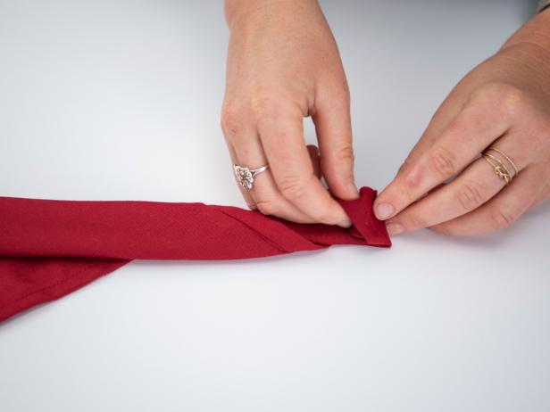 7 Ways to Fold Napkins for Christmas | How to Fold Festive Christmas ...