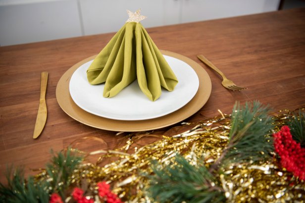 Napkin Standing Upright on Plate With Glitter Star