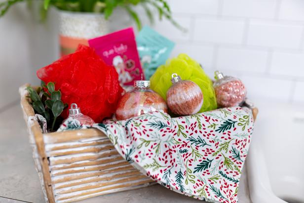 Basket with balt salt-filled ornaments, loofah and spa masks.