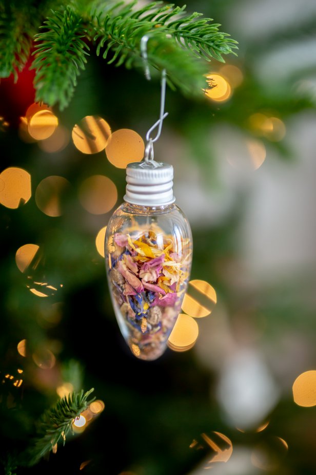 This double-duty ornament gift is filled with nasturtium seeds, topped off with dried flower petals for beautiful holiday decoration that any gardener would love.