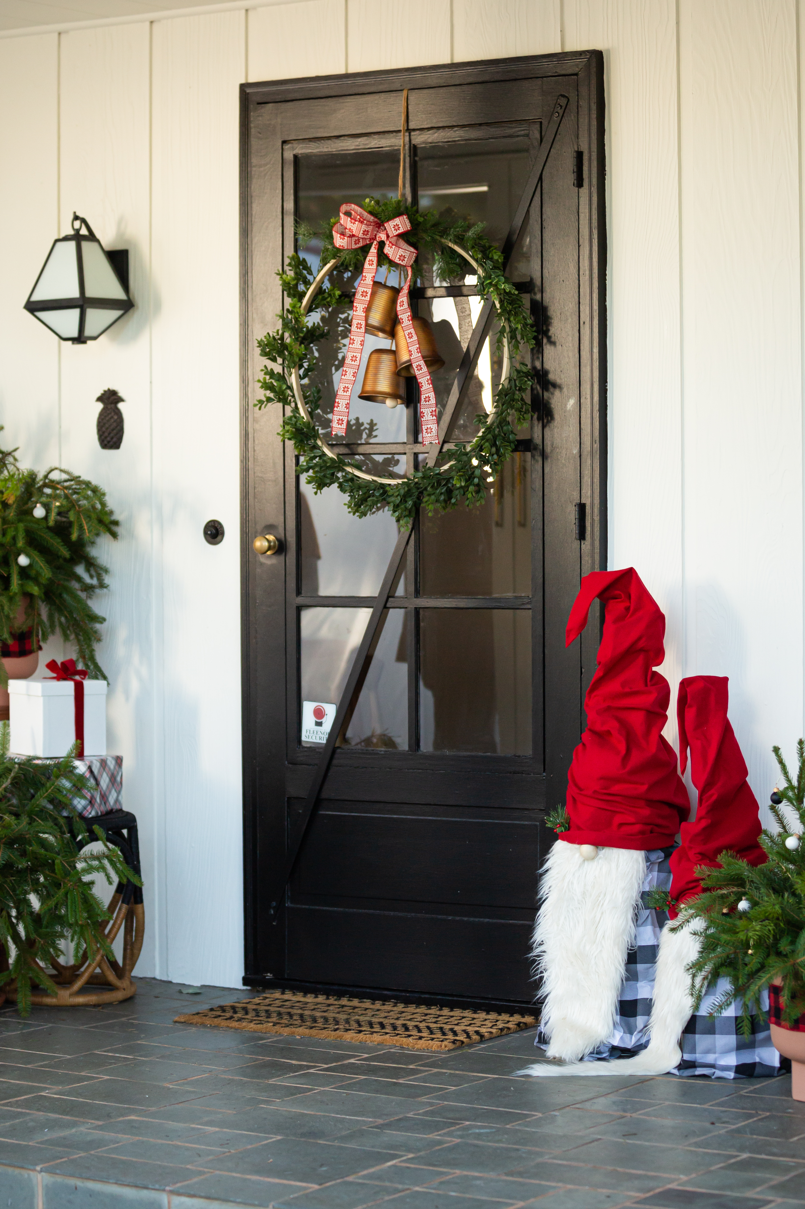 2' LONG FESTIVE CHRISTMAS HOLIDAY FABRIC SNOWMAN DOOR WALL GREETER HOME DECOR 
