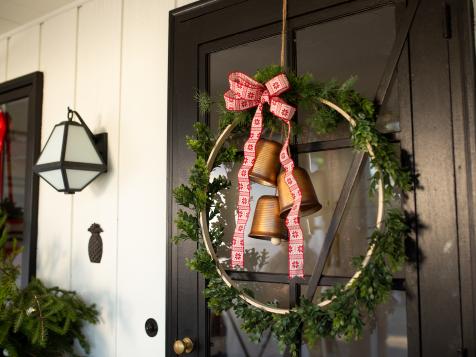 Make an Embroidery Hoop Boxwood Holiday Wreath