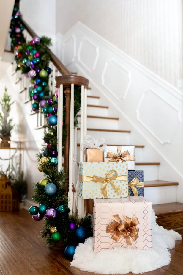 Seasonal Garland Ideas for Staircase: Stunning Decor Inspirations