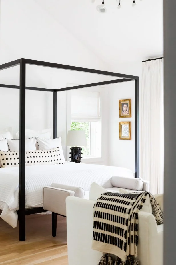 Bedrooms Decorated in Black And White: Stunning Stylish Ideas