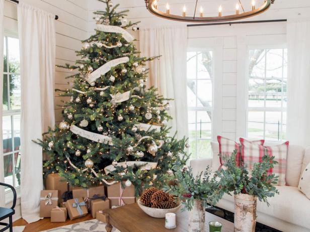 Beautiful Christmas Tree Decorating Ideas How To Decorate A Christmas Tree Hgtv