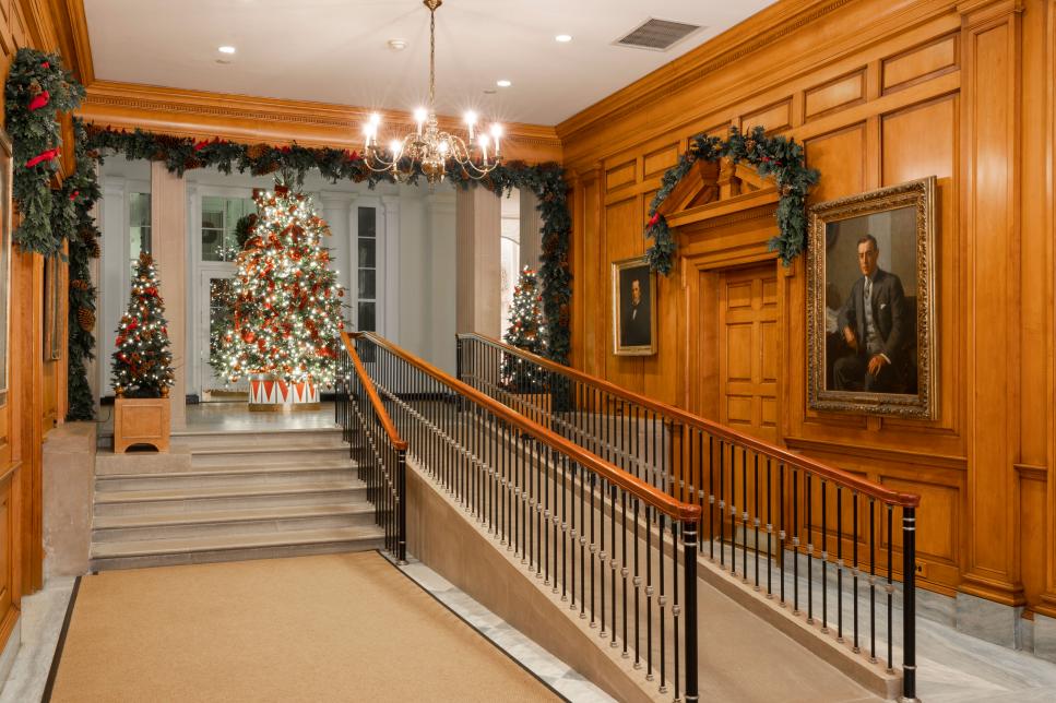 White House Christmas Tour 2019 White House Christmas 2019 HGTV