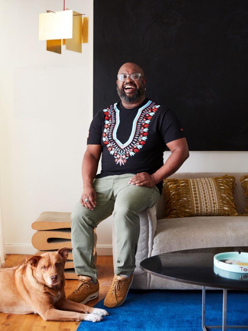 Meet Leyden Lewis, the New York interior designer who is both the name and creative drive behind the Leyden Lewis Design Studio. For the last sixteen years Leyden has made his home in the Williamsburg section of Brooklyn, in a beautifully appointed apartment that he shares with his partner, Lazhar and their dog, Nika. For many, creating the feel of a whole home in the 800 square foot, open-plan space would pose a daunting challenge. But for Leyden the challenge has been a nearly two-decade-long opportunity to test his abilities and try out new ideas.