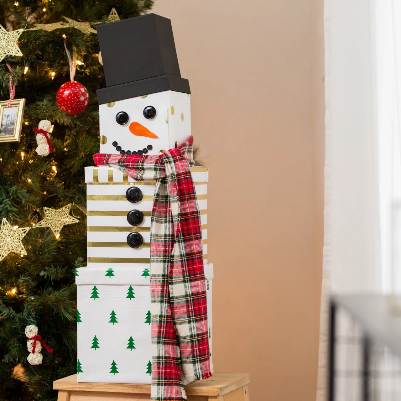 DIY Ideas for Decorating With Wrapped Christmas Boxes | HGTV, image size:1280x1280