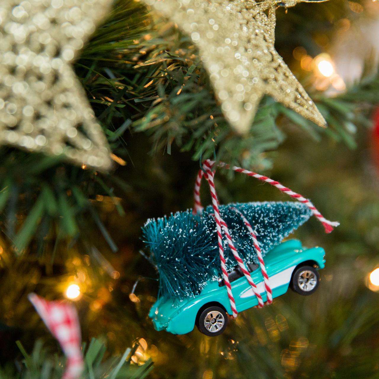 The Easiest Ornament Hack We Spotted for the Holiday Season