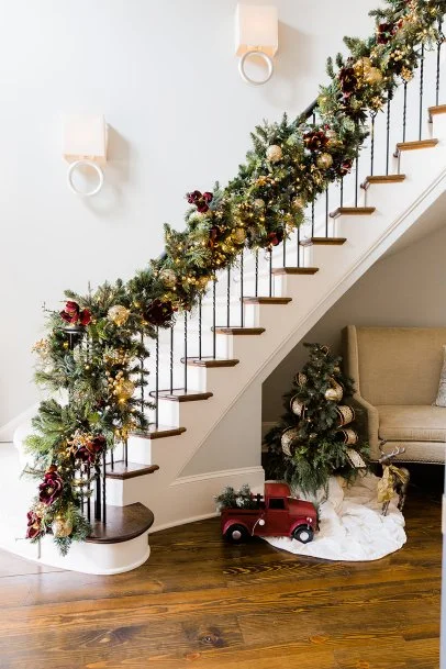 how to dress stairs for christmas 30 Best Christmas Staircase Decorating Ideas 2021