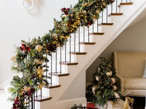 30 Festive Christmas Staircase Decor Ideas