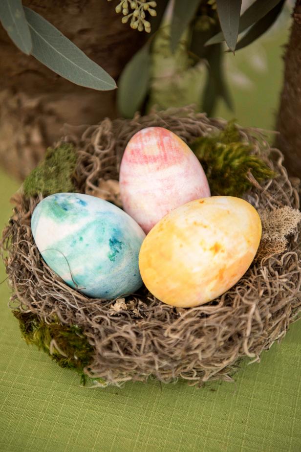 Easy Marbleized Easter Eggs