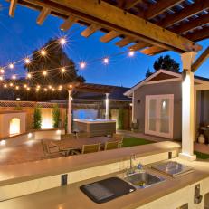 Stunning Outdoor Space With Kitchen And Hot Tub 