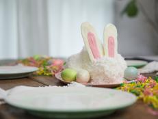 An adorable bunny, tasty cake and coconut... what’s not to love about this easy Easter treat?