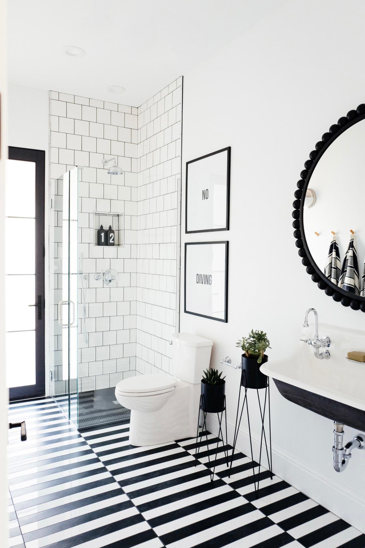 Timeless Contrast: Black and White Bathroom Tips