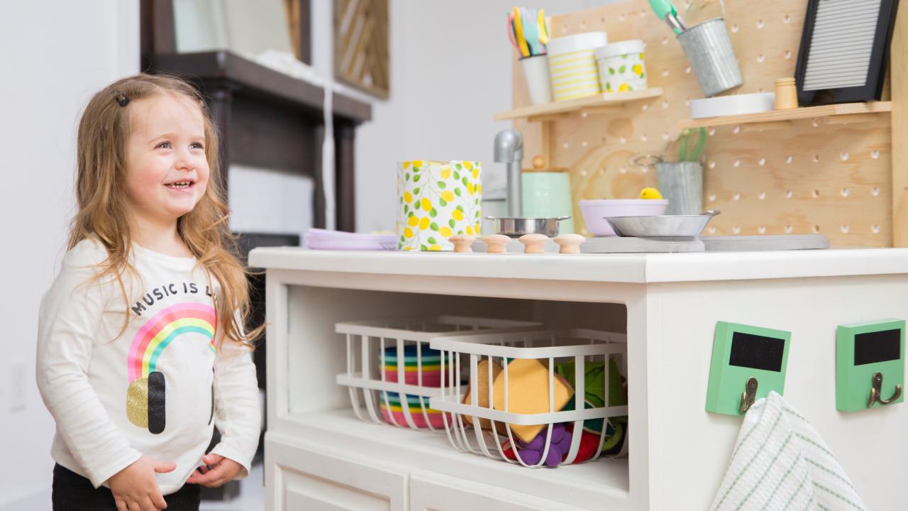 https://hgtvhome.sndimg.com/content/dam/images/hgtv/fullset/2019/3/26/0/Original_Jalynn-Baker_Kiddie-Kitchen-beauty_H.jpg.rend.hgtvcom.1280.720.suffix/1553594208858.jpeg