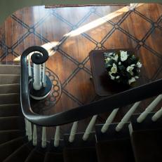 Classically Curved Staircase with Decorated Banisters 