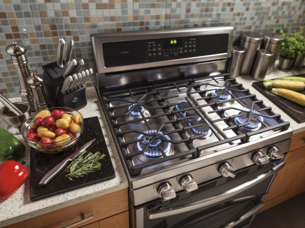 Edge-to-Edge cooktop with dual and triple burners.