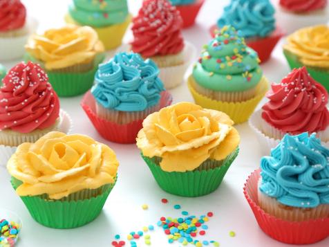 Kitchen Crafts: How to Pipe the Prettiest Cupcakes