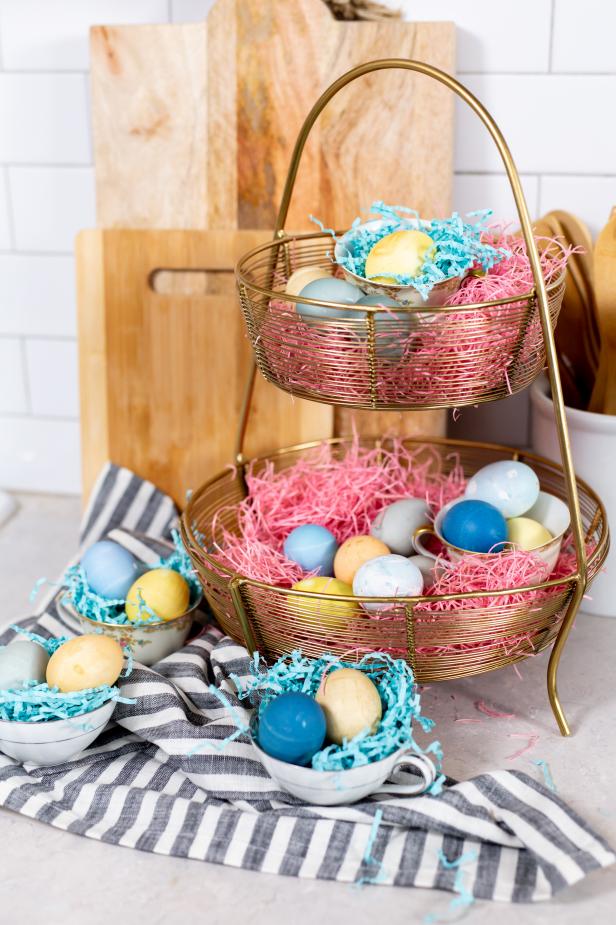 Natural Tea-Dyed Easter Eggs