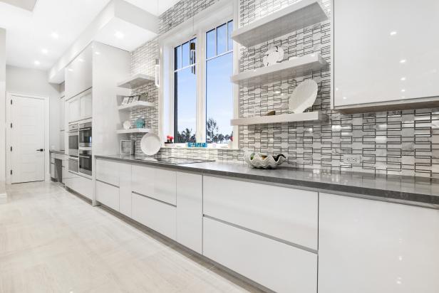 White Art Deco Kitchen With Silver Backsplash | HGTV