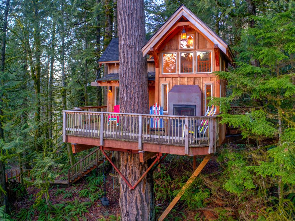 Luxury Treehouse With WrapAround Deck 2019 HGTV's Ultimate House