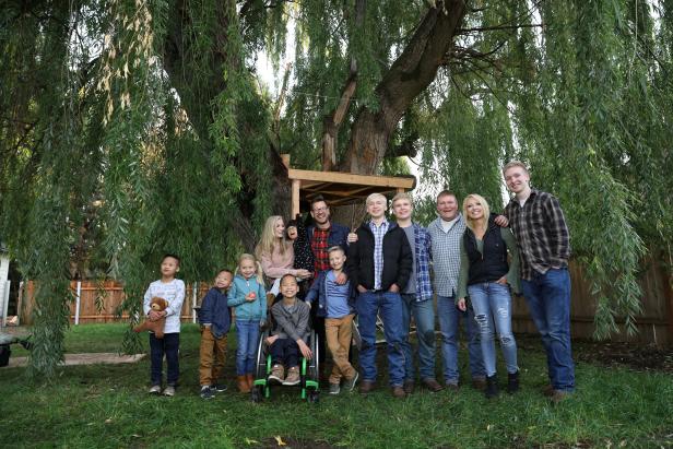 Building the treehouse at the Farmhouse brings together Clint Robertson s family (right), and Luke Caldwell s family (left), as seen on HGTV s Boise Boys.