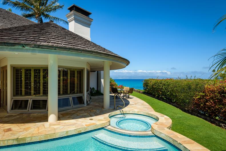 Hot Tub With Hedge