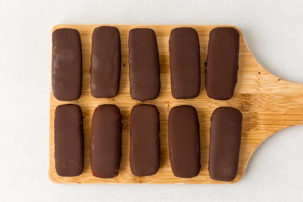 Use all-natural ingredients to make your favorite candy bar at home.