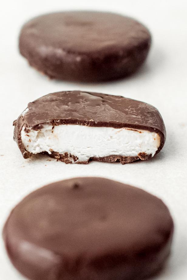 These healthy peppermint patties are true thin mints that take no time to make. 