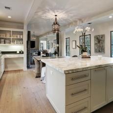 Generously Proportioned Transitional Eat-In Kitchen 