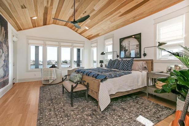 Bedroom With Poplar Ceiling