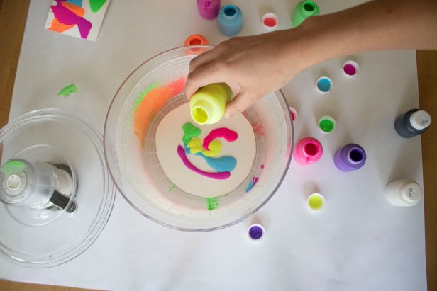 Using a salad spinner to create messy, colorful paint art with kids. 