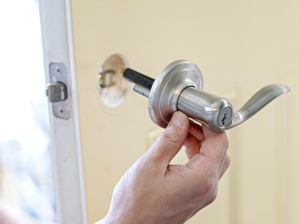 How To Install A Door Knob - How To Fit Bathroom Handle With Lock