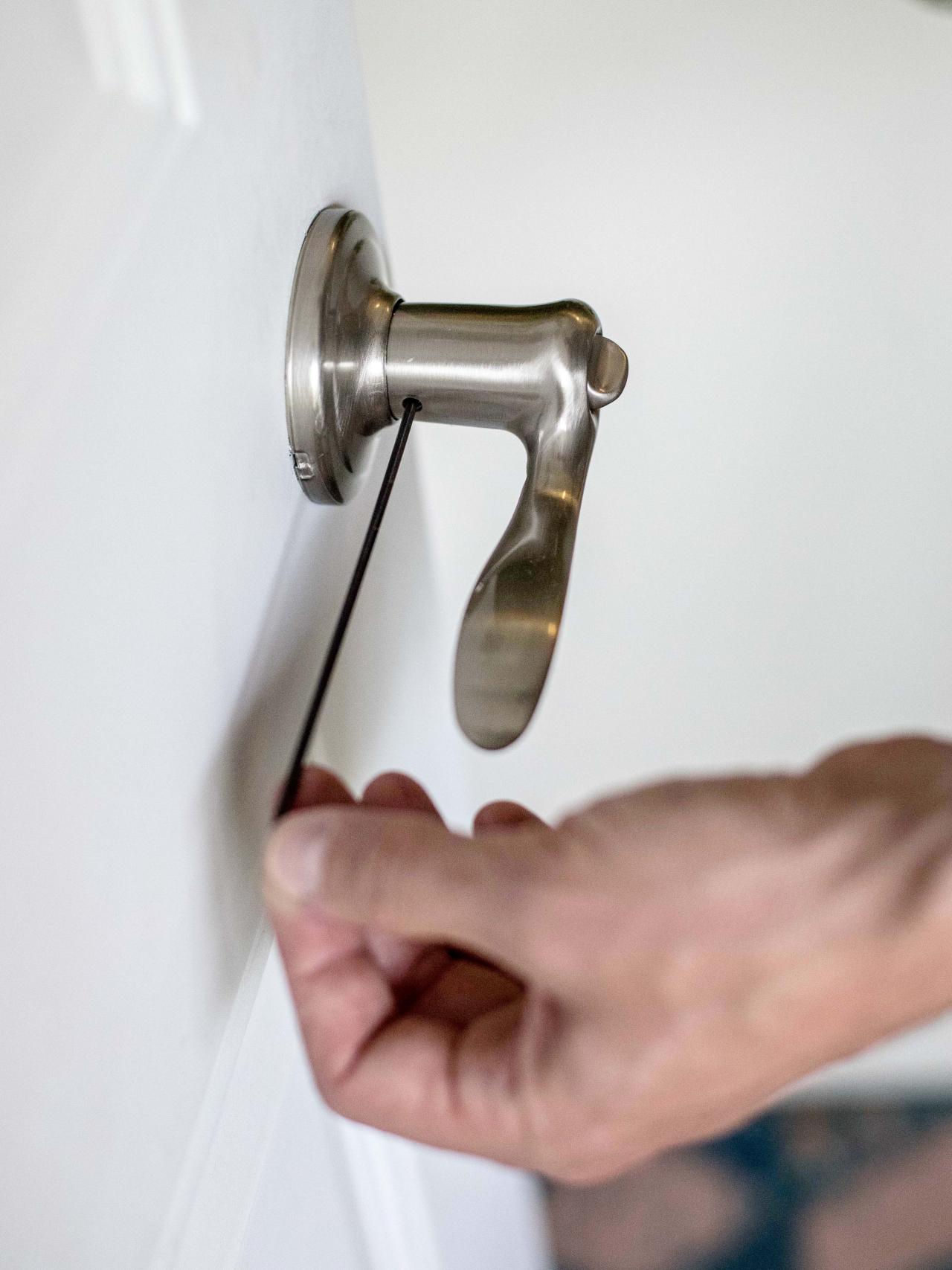 How To Install A Door Knob - How To Remove Bathroom Door Lock