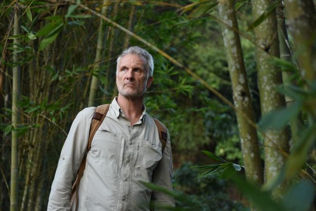 Host Scott Wolter hikes through the jungle in Veracruz, Mexico. As seen on Travel Channel's America Unearthed.
