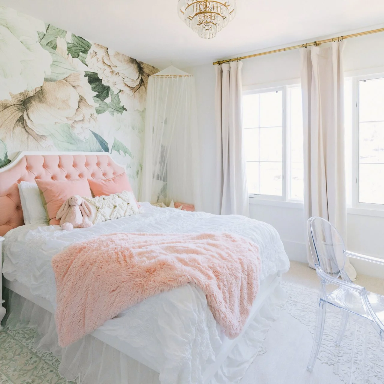 Girls Room Decor Ideas: 15 Beautiful & Creative Bedroom Inspirations 3 Floral-Themed Girls Bedroom