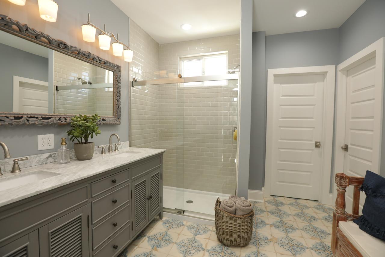 30 Luxurious Bathroom Makeovers From HGTV Designers
