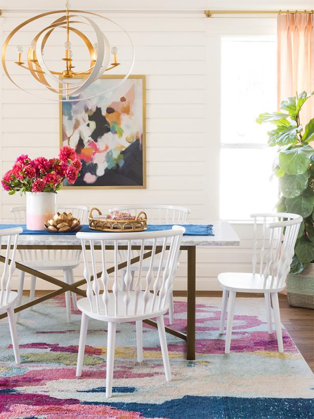 15. A Chic and Colorful Dining Room
