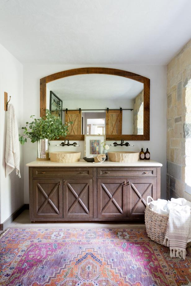 Mediterranean Master Bathroom With Pink Rug Hgtv