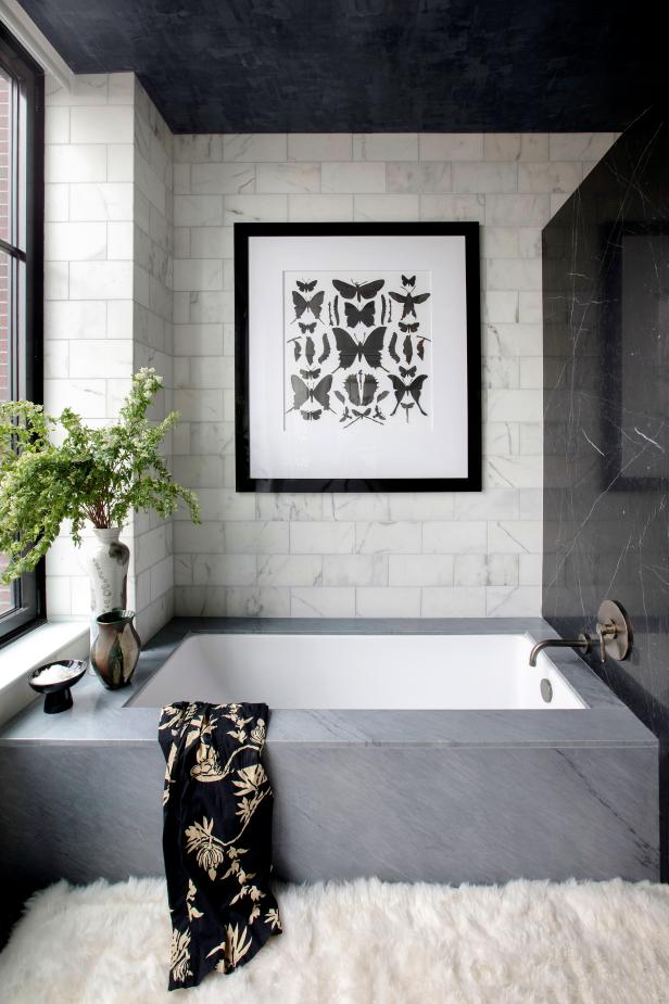 Chic Simplicity: Monochrome Decor Bathroom Tips