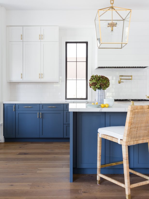 Two-toned Kitchen Design Tips 