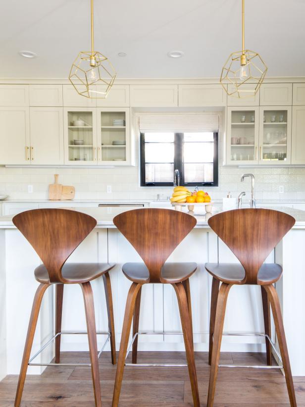 Kitchen Island With Stools, How Much Space Do You Need For 4 Bar Stools