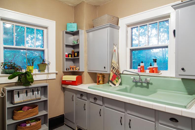 Though I secretly pine for a brand new Ikea kitchen, I can't deny that an old-fashioned vintage kitchen is also mighty appealing. The vintage metal green sink was purchased decades ago from an Atlanta salvage shop that has since been turned into a gastropub.