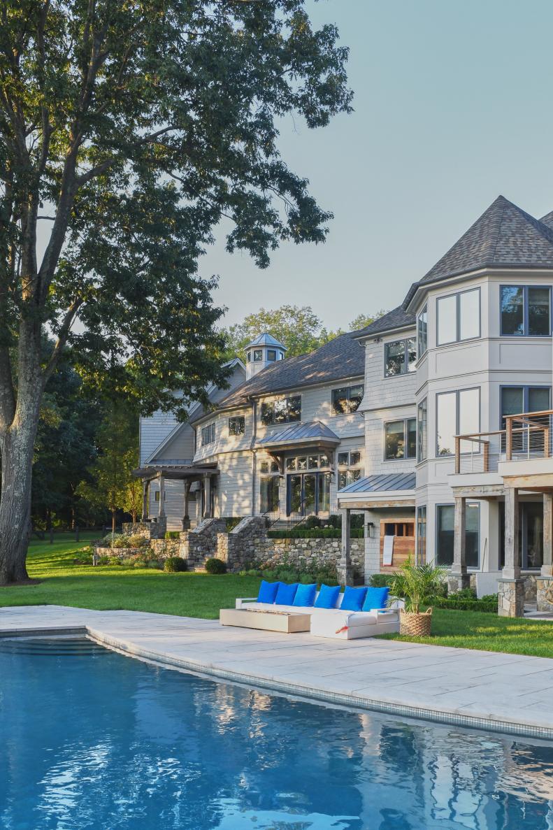 Contemporary Lake View Home