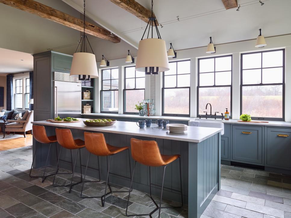 Kitchen Island With Stools, How Long Should A Kitchen Island Be For 3 Stools